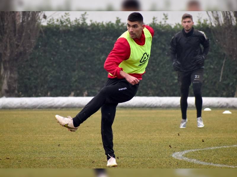 Con Johan Vásquez en la cancha, el Cremonese logra su primera victoria en Serie A tras vencer a la Roma