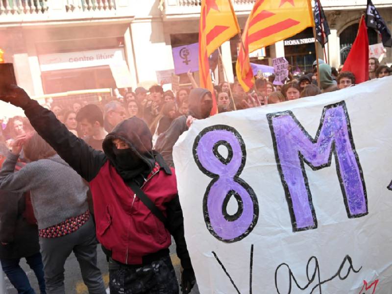 8M: Las mujeres salen a la calle en todo el mundo a defender sus derechos