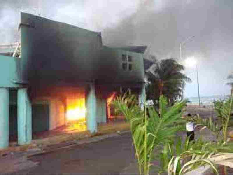 Dos menores slavados de incendiarse en su vivienda