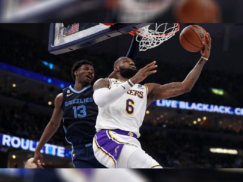 Lakers debuta con victoria en playoffs