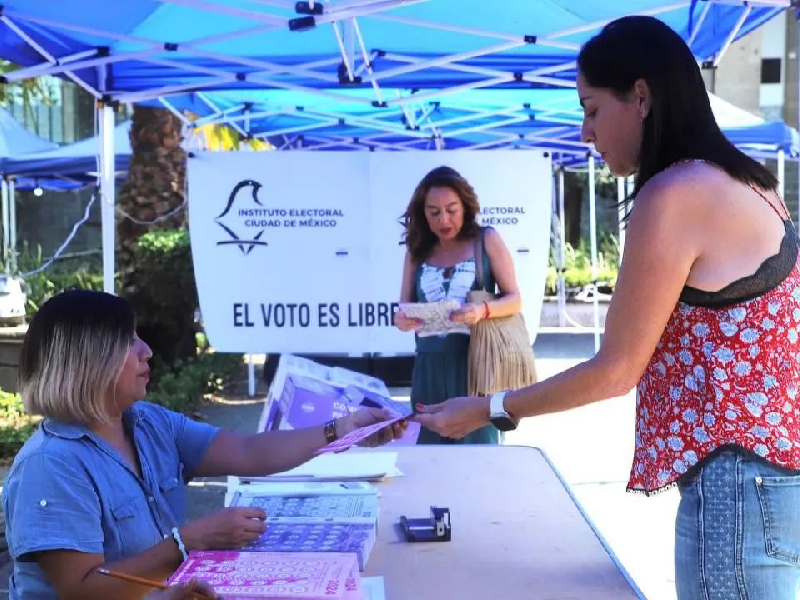 Lía Limón emite su voto en Consulta de Presupuesto Participativo