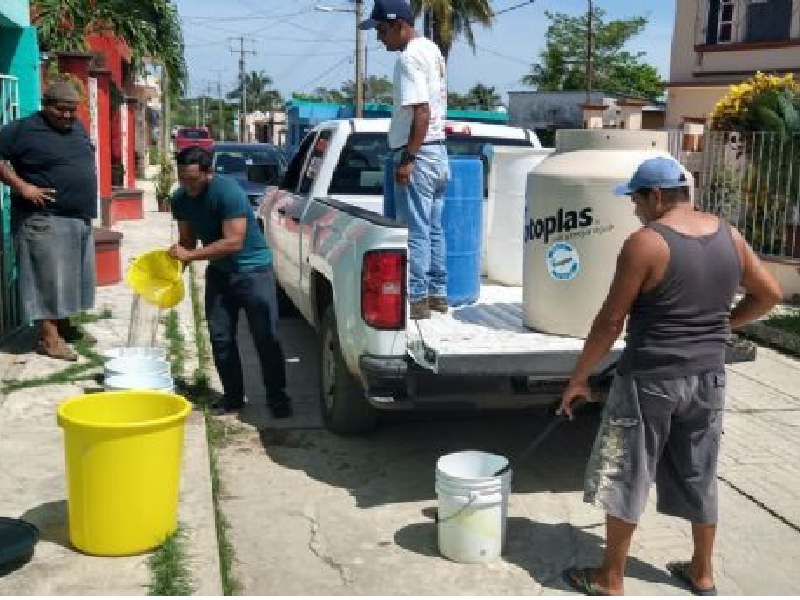 Sufren campechanos por calor y falta de agua