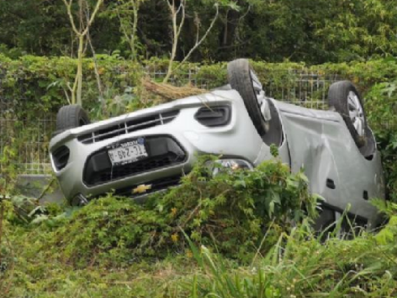 Se registra accidente en Carmen por conductora en estado inconveniente
