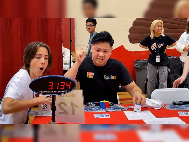 Joven resuelve cubo Rubik en 3.13 segundos, el más rápido de la historia