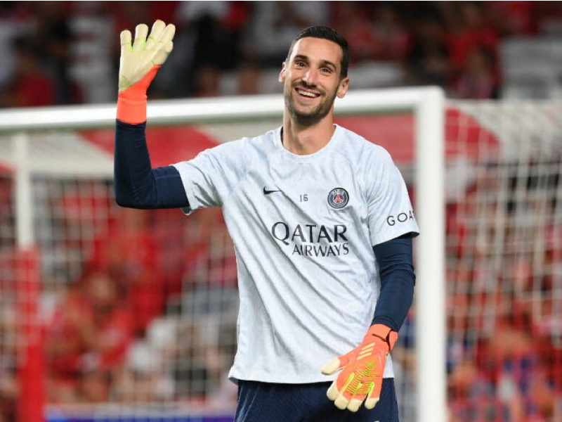 Sergio Rico, portero del PSG, está consciente y se comunica