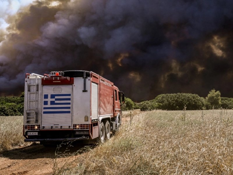 Azota calor a la mitad del planeta y crecen incendios