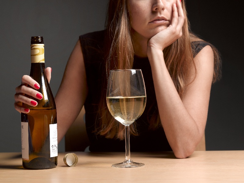 ¿Una copita? Esto pasa si consumes alcohol todos los días