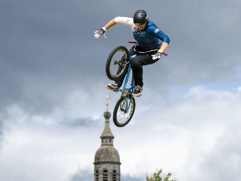 Kieran y Hannah conquistan título mundial en BMX