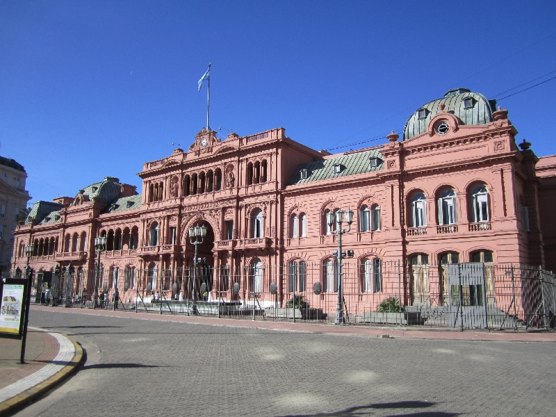 Evacuan Casa Rosada tras amenaza de bomba en medio de elecciones primarias