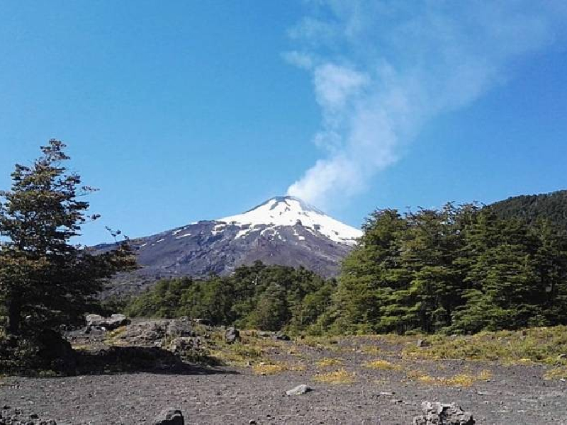 Chile sube a naranja alerta por incremento de actividad de volcán Villarrica