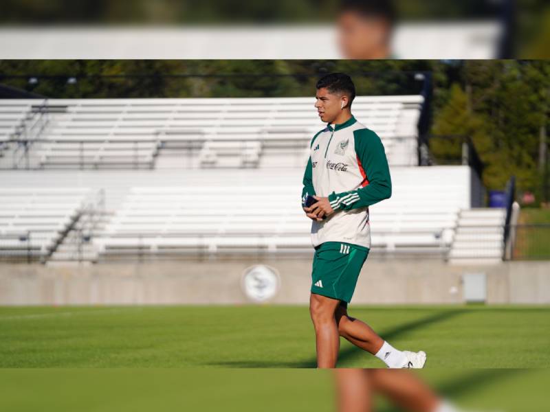 Lesión de Víctor Guzmán deriva su baja de la Selección