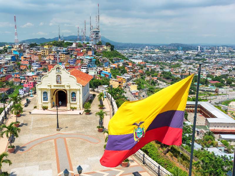 Dos ideologías se enfrentan por Ecuador