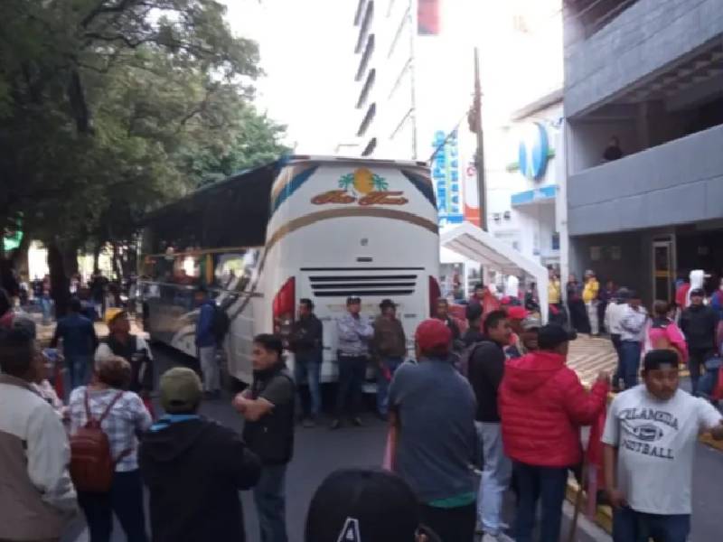 Manifestantes bloquean Av. Nuevo León en CDMX
