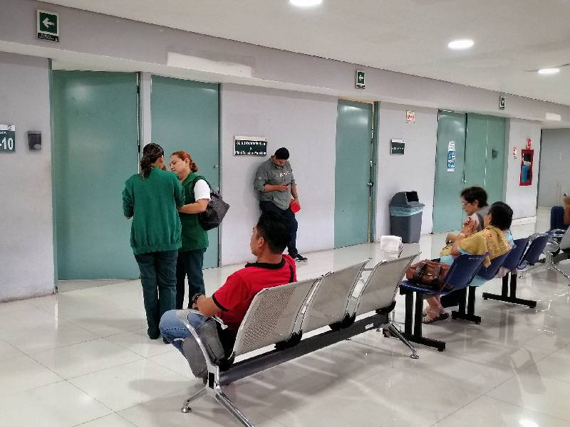 Hospitalizan a 18 personas por dengue en el IMSS