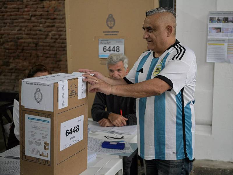 Vota 74% de los 35.8 millones en Argentina para el cambio de Presidencia