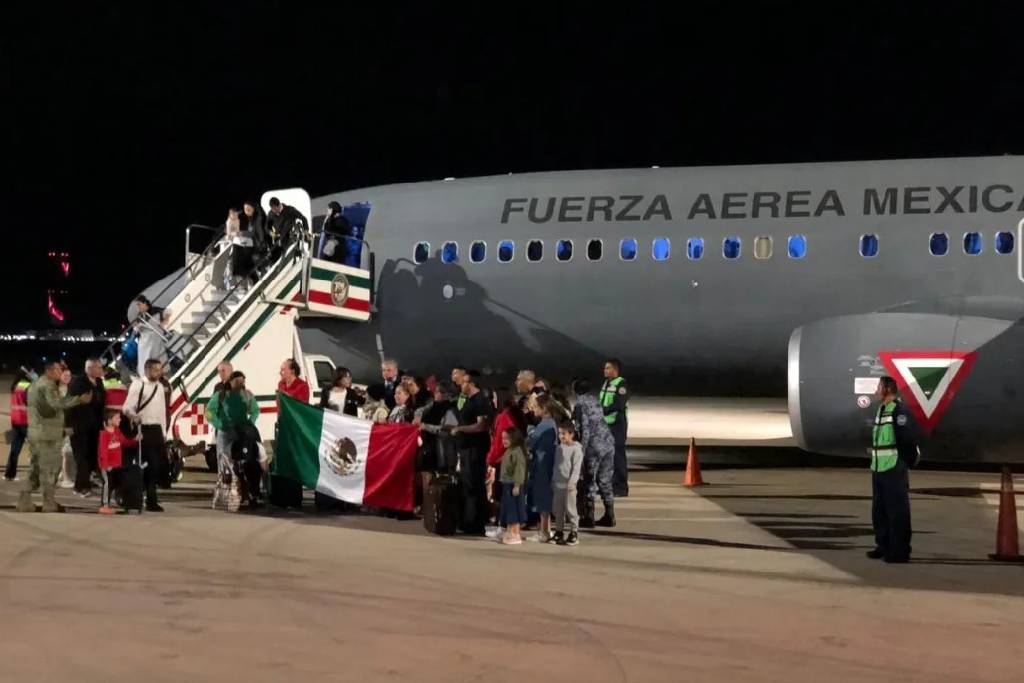 Arriba a México el primer avión de la Sedena con 143 mexicanos desde Israel