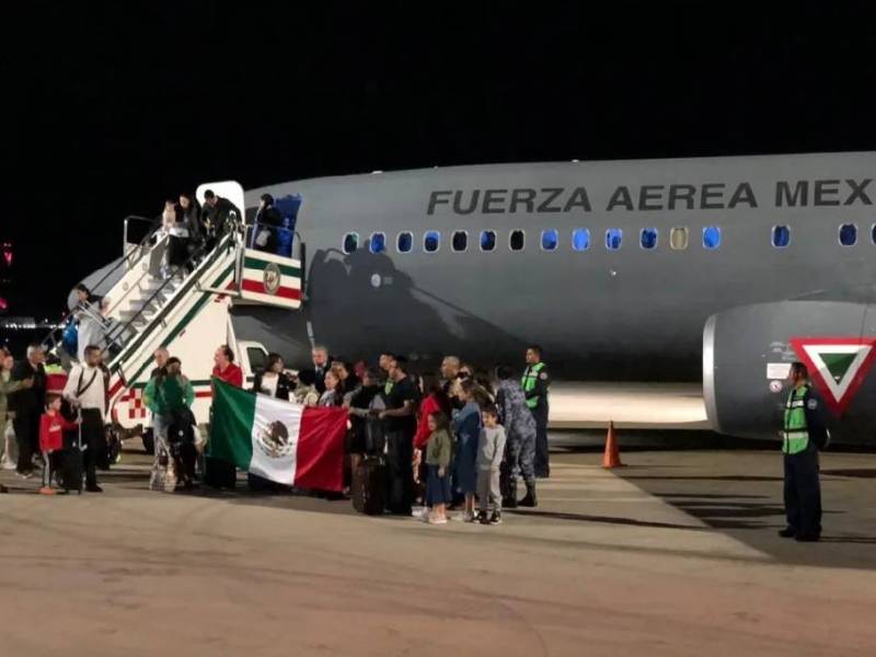 Arriba a México el primer avión de la Sedena con 143 mexicanos desde Israel