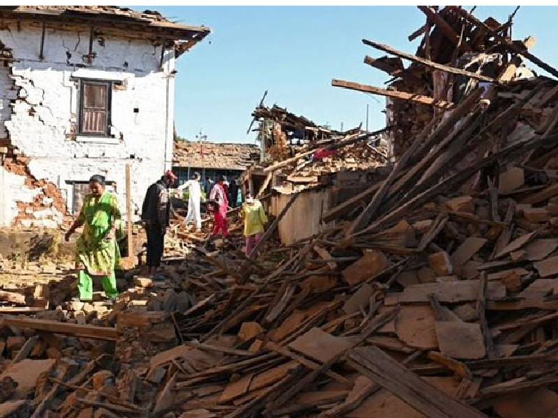 La sacudida llegó a sentirse en la capital de India, Nueva Delhi, situada a casi 500 kilómetros del epicentro⛑️ https://24horasqroo.mx/blog/2023/11/05/suman-al-menos-143-muertos-por-sismo-de-magnitud-5-6-en-nepal/