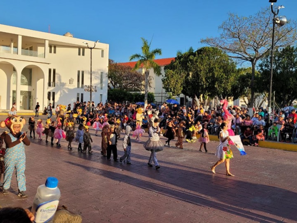 Pequeños de jardines de niños celebraron la primavera en Champotón