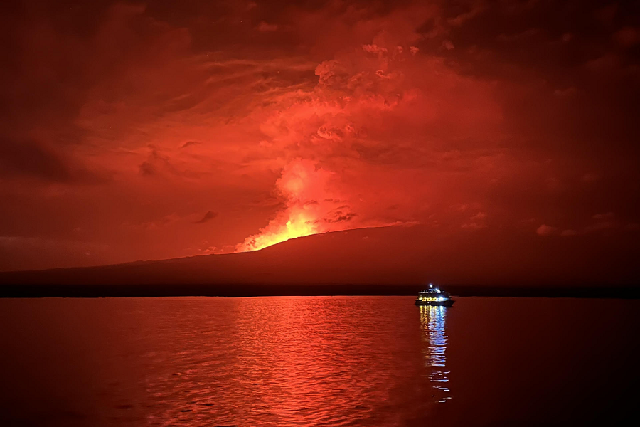 Erupciona volcán en deshabitada isla de Galápagos